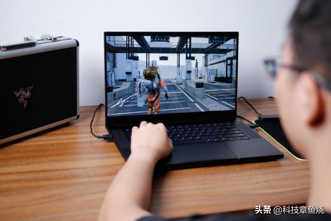 雷蛇razer灵刃15标准版2018,雷蛇灵刃15与macbookair