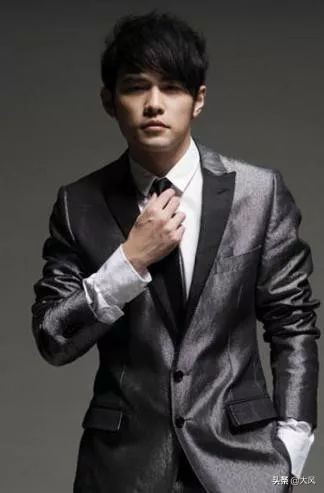 周杰伦陪伴了我们一整个童年时光,周杰伦总有一首歌带给你回忆