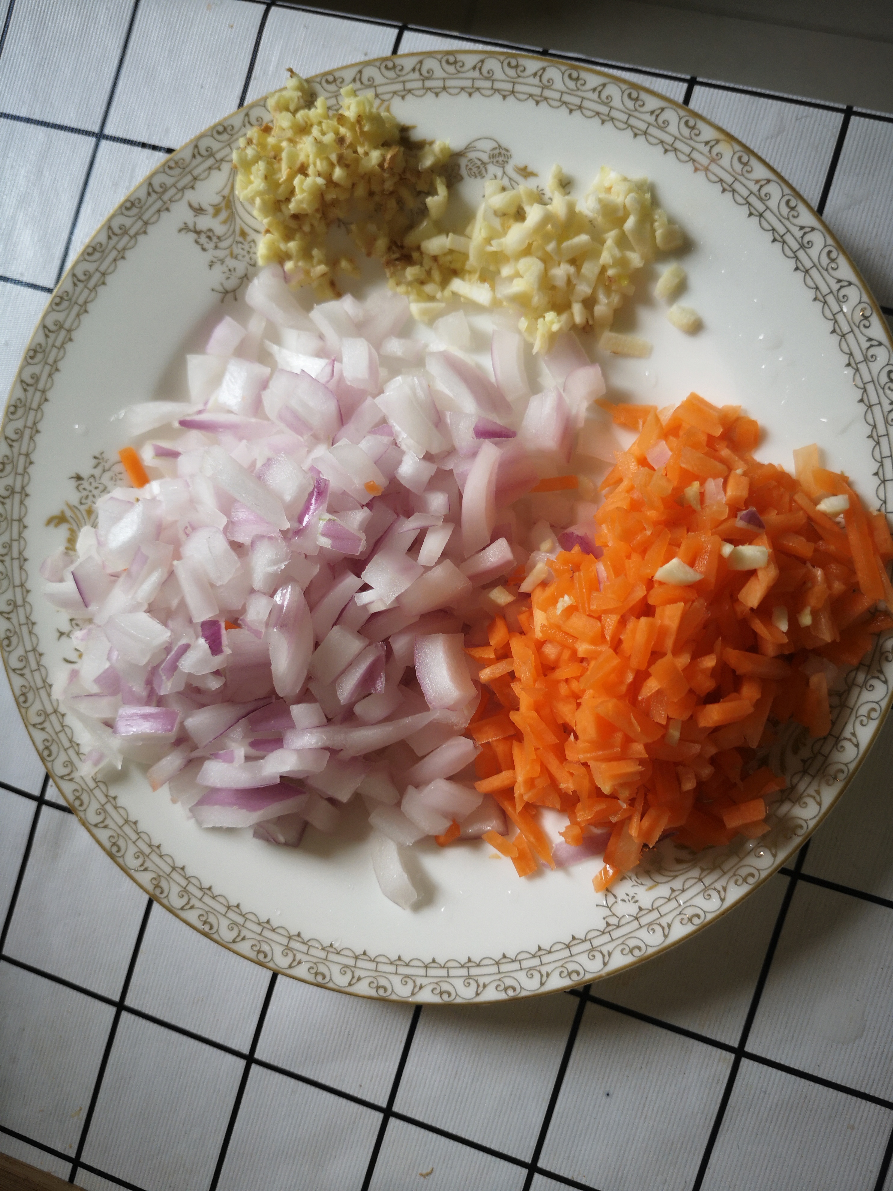 炸酱面是用干黄酱还是甜面酱,家常炸酱面用甜面酱还是黄豆酱