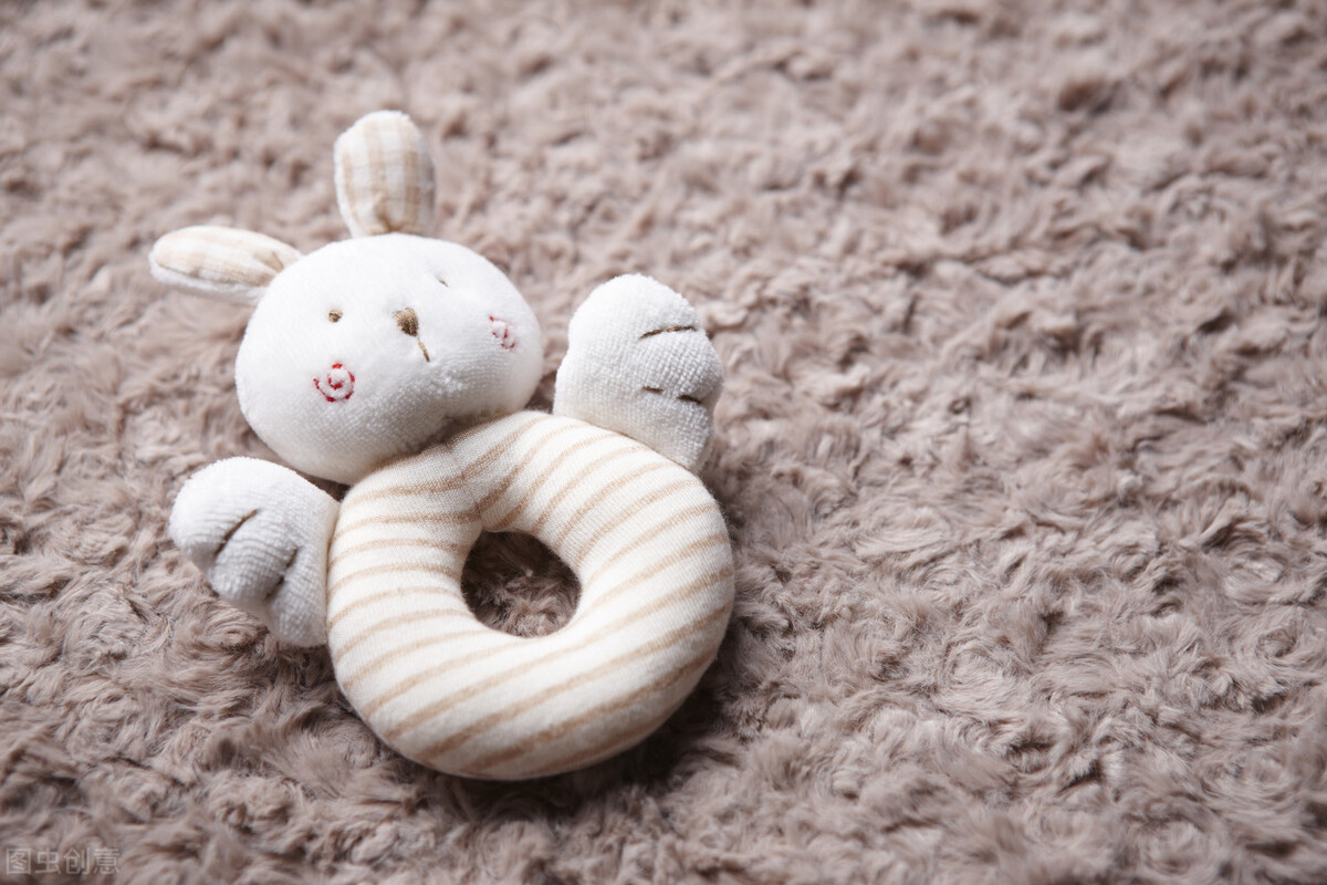 撒泼打滚哭闹孩子怎么哄,孩子哭闹撒泼不回家怎么管教有效