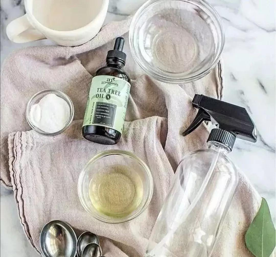 往脚上涂花露水会怎么样,花露水喷脚上有什么用