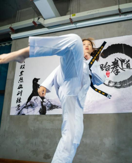 湖南省大学生跆拳道68kg比赛,跆拳道女运动员身高180