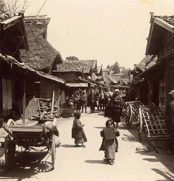 侵华日军喝马桶里的水，有几分可信？从马桶历史来分析