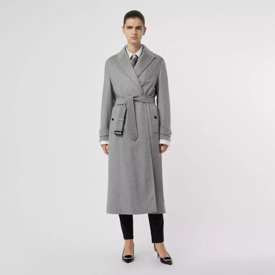 经典大衣的多种时髦穿法,裙摆大衣怎么穿好看