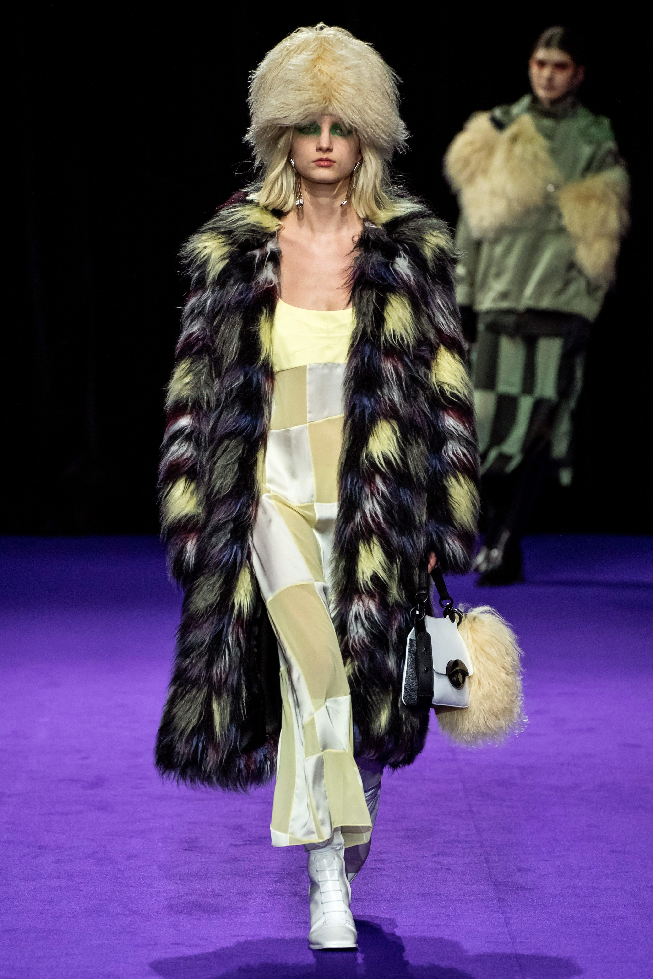 巴黎时装周kenzo,kenzo穿出时尚感