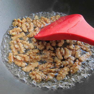 孩子们喜爱的零食,琥珀桃仁小零食