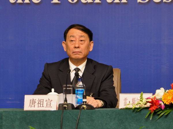 68岁老中医教授皮肤细腻从未长斑,85岁的老中医满头黑发