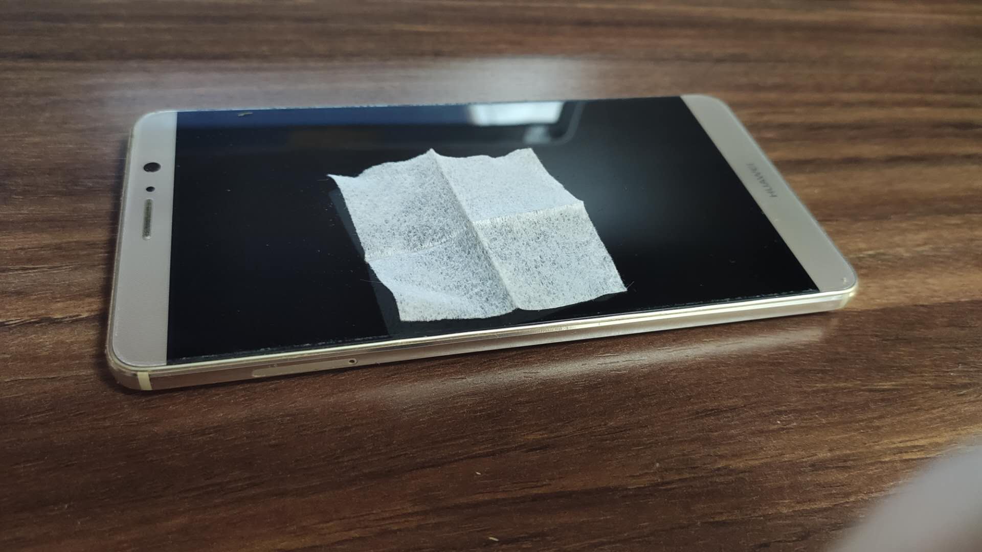 一分钟教你贴手机膜,教你一招制作手机贴膜