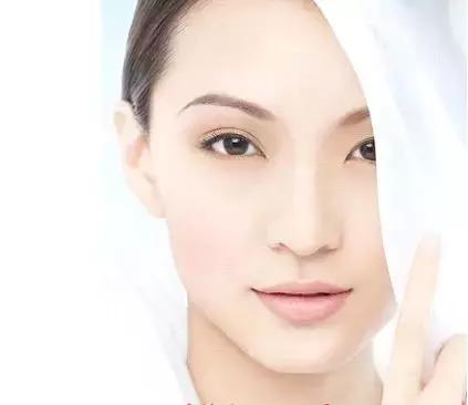 毛孔粗大油腻如何改善,毛孔粗大改善方法控油遮瑕