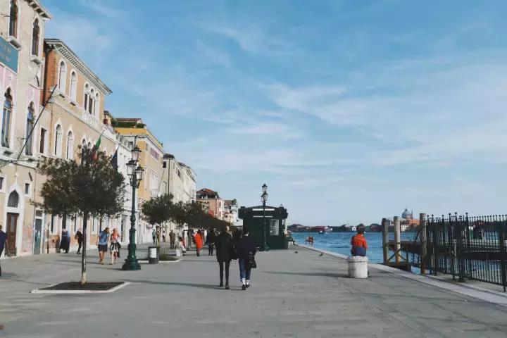 意大利秋季穿衣搭配,一周法式衣服搭配图片