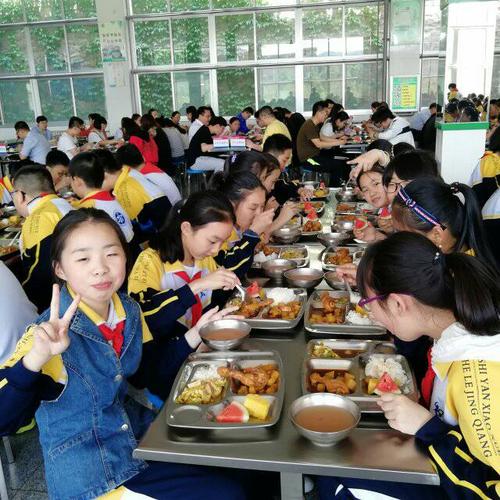 “花点钱,吃得好,睡得好!”小学午托班,迎来家长齐声称赞