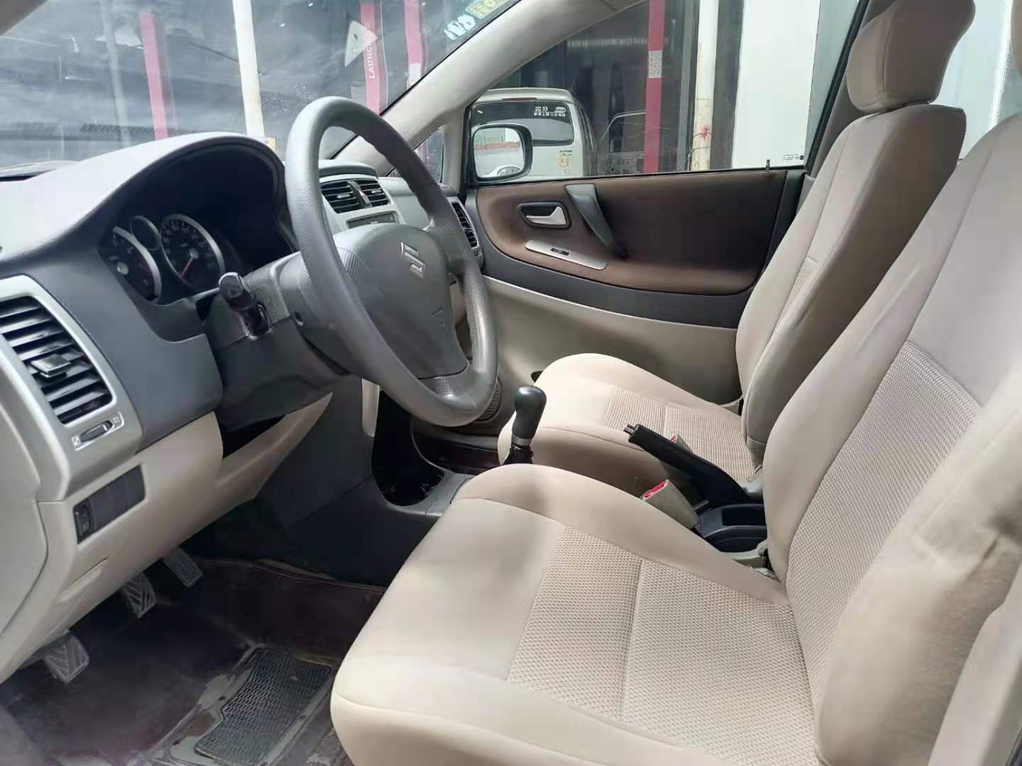 胖哥1万买车,胖哥两百万收奥迪rs6