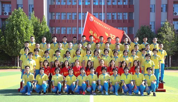 凝聚集体力量的班徽,团结友爱拼搏进取班徽