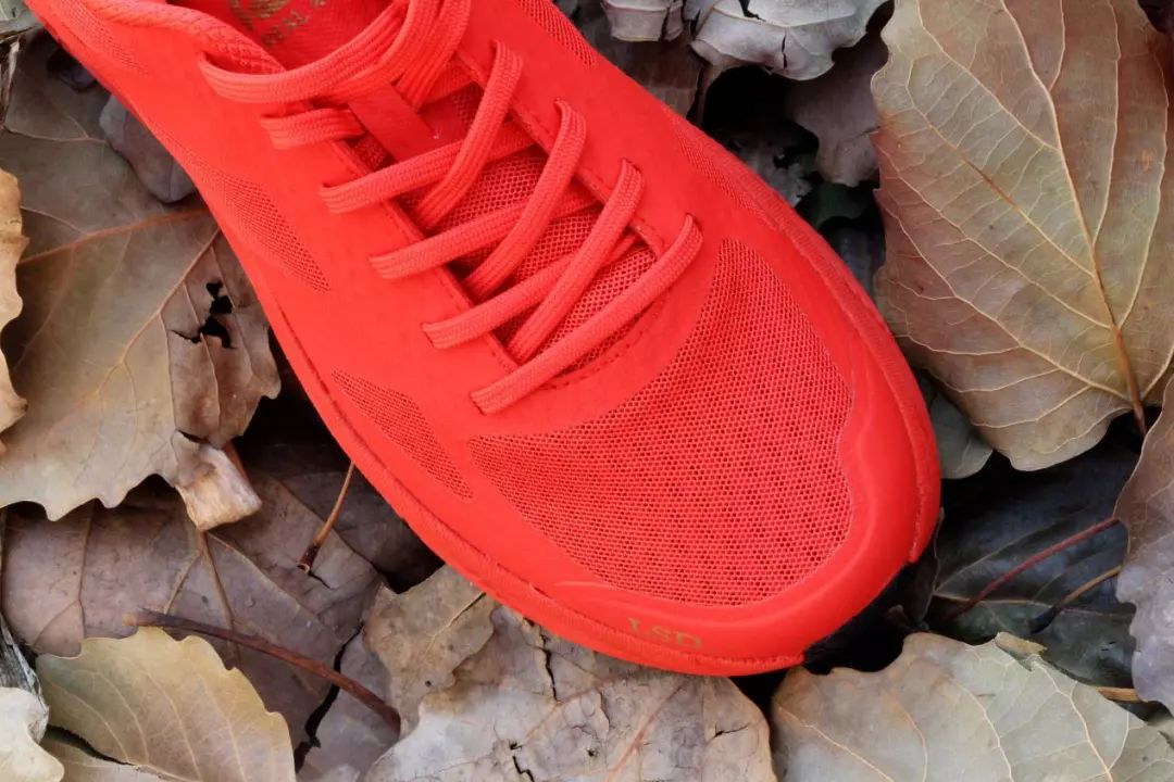 长距离跑步首选,为你的跑步增色:R2赤道LSD跑鞋评测