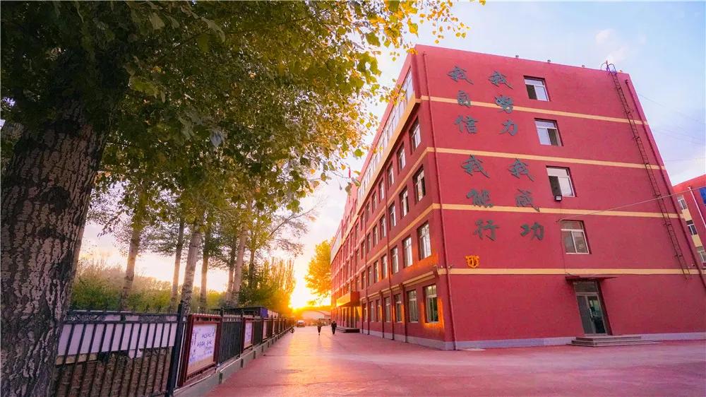 赤峰家长必读书目,赤峰市区最好的中学