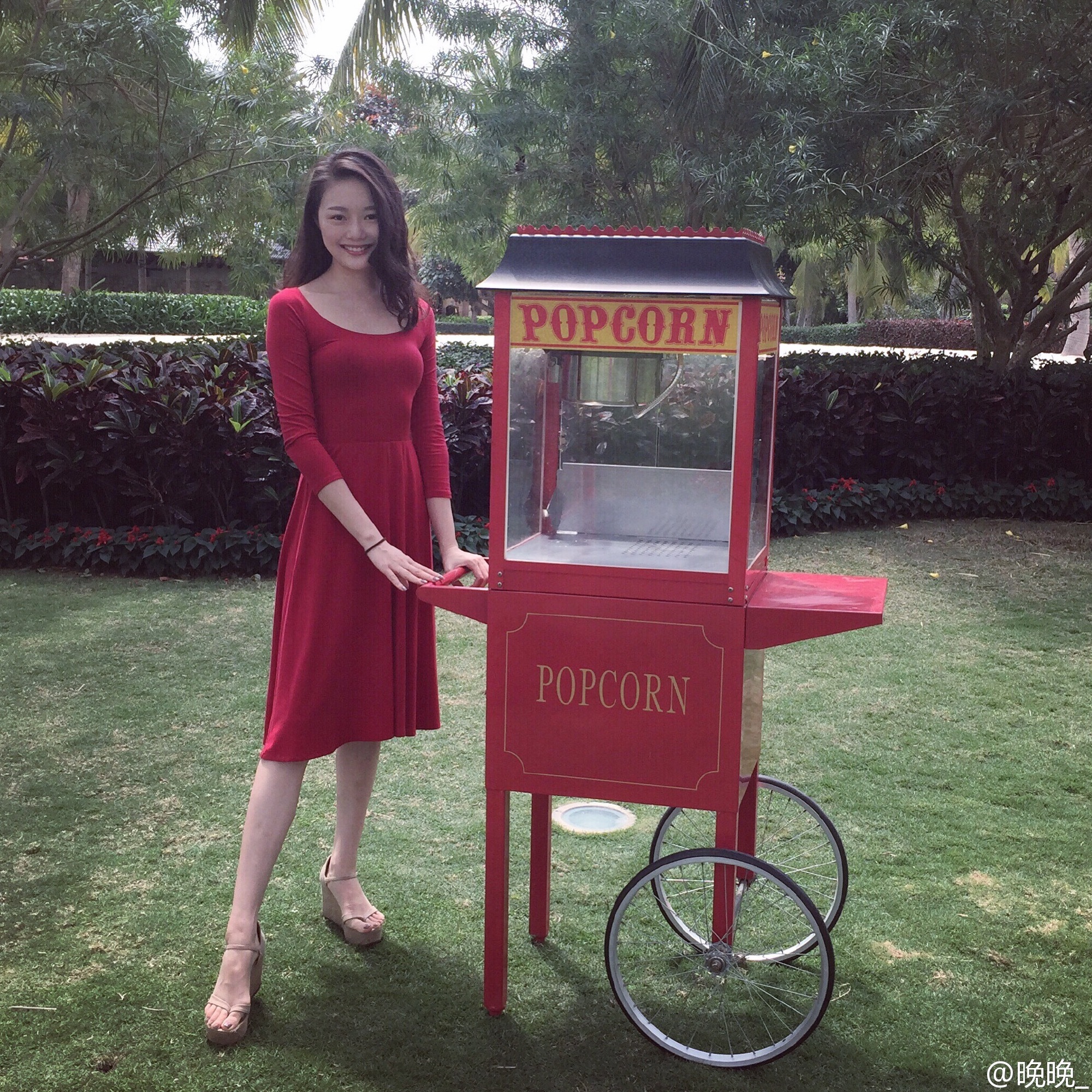 网红鼻祖晚晚和舒淇同框比美赢了？妆容穿搭都有小心机，来抄作业