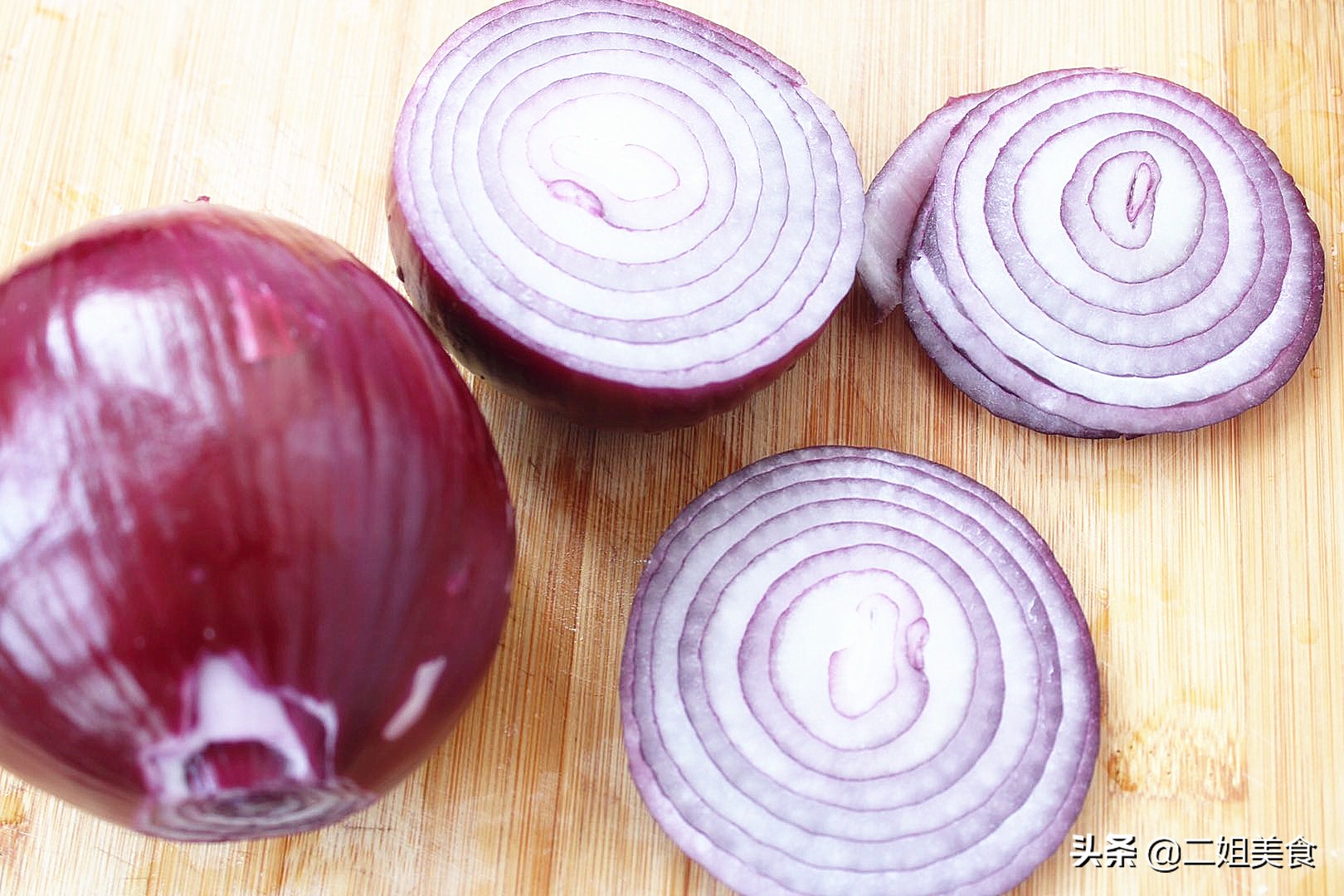 切洋葱辣到眼睛怎么缓解,怎么切洋葱不会被辣眼睛