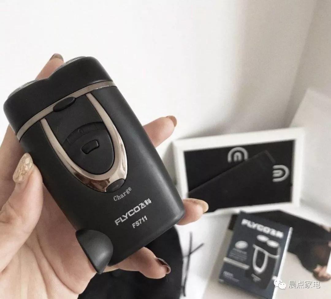 晨点家电｜刮胡刀有适合剃刀有适合电动用显微镜看看胡渣就知道