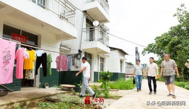 爱心捐资助学温暖寒门学子,爱心筑梦为贫困学子送温暖