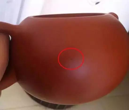 加铁红粉的紫砂壶有黑点吗,紫砂壶底槽青有黑点好不好