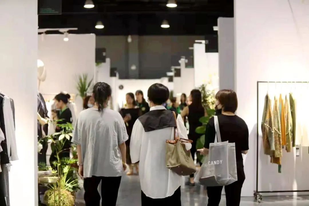 用正经的态度谈谈女人与衣服