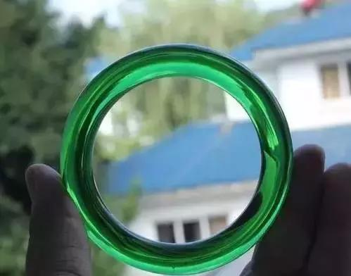 啤酒瓶冒充翡翠手镯全过程曝光,啤酒瓶制作冒充的翡翠手镯