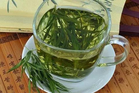 一到夏天怕热皮肤发烫,一到夏天就感觉很热是什么原因