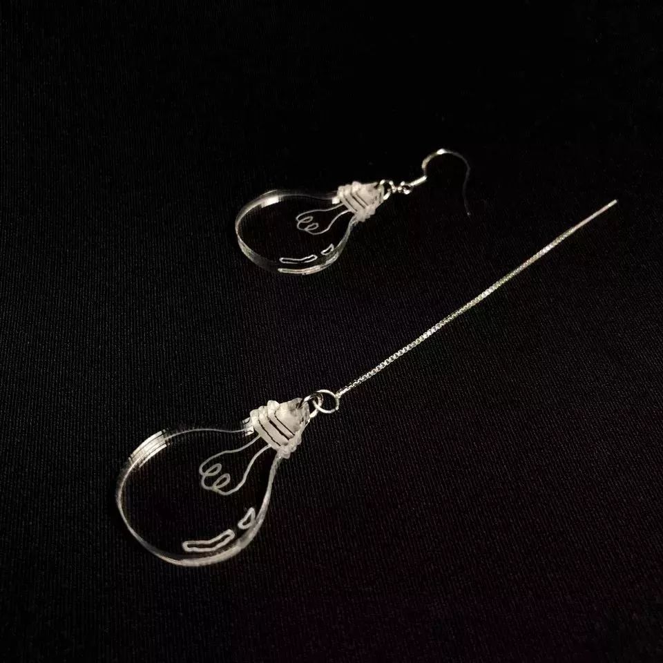 给女朋友闺蜜送什么礼物比较好,第一次送女朋友礼物送什么首饰好