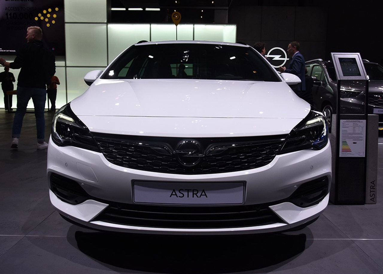 针对英国特供的“威朗”,不出自别克,而是沃克斯豪尔的旗舰