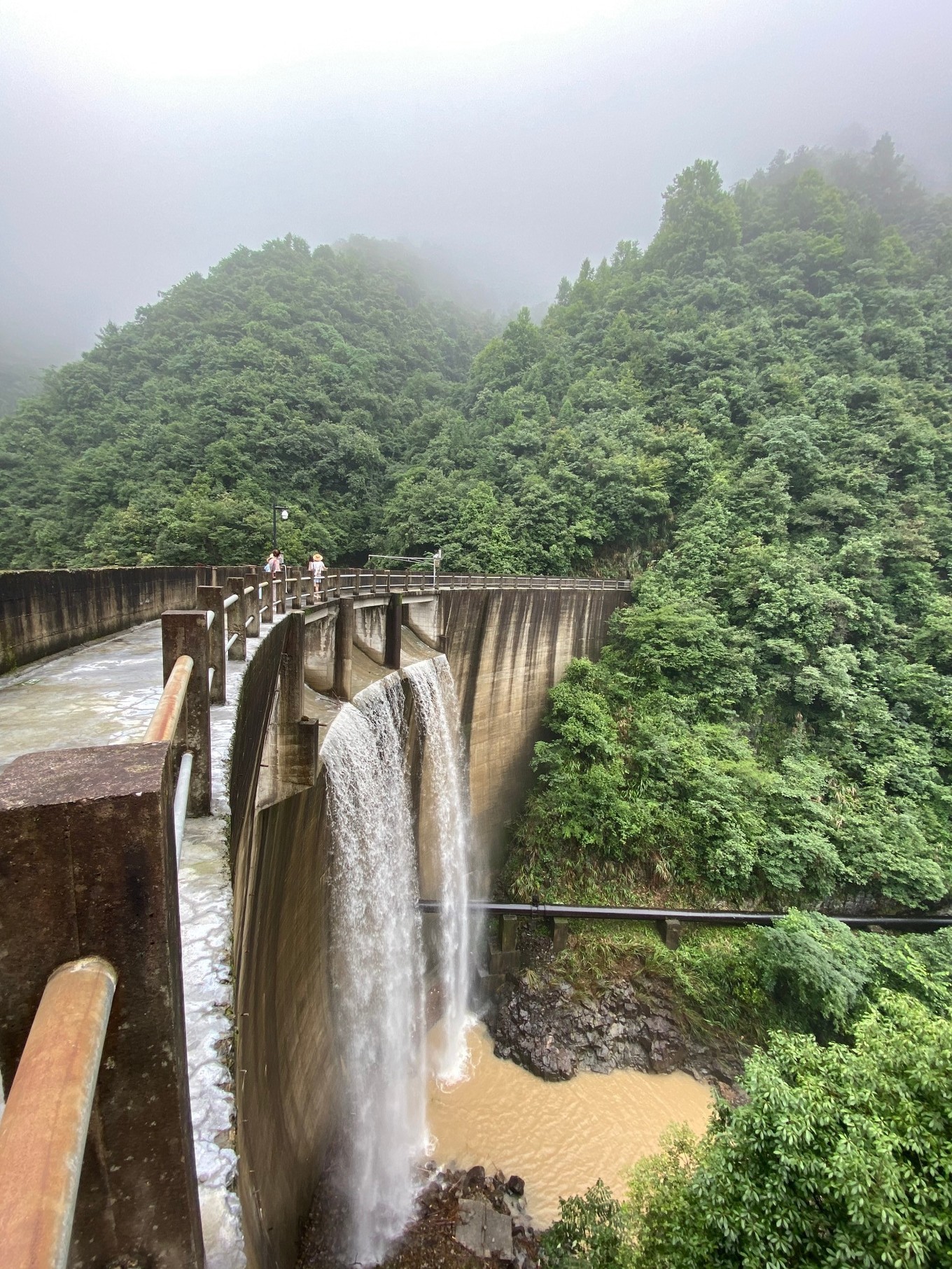 桐庐山湾湾漂流门票多少,桐庐山湾湾漂流景区在什么地方