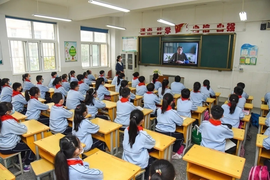 雪峰小学开学第一天的视频,桃源小学开学第一天