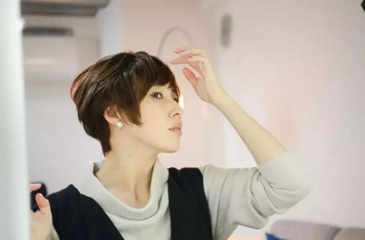 日本美女拔头发,日本美女服装秀