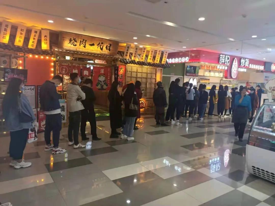 找黄牛代购，去仓库“劫货”？这个新晋网红爆品有啥魔性