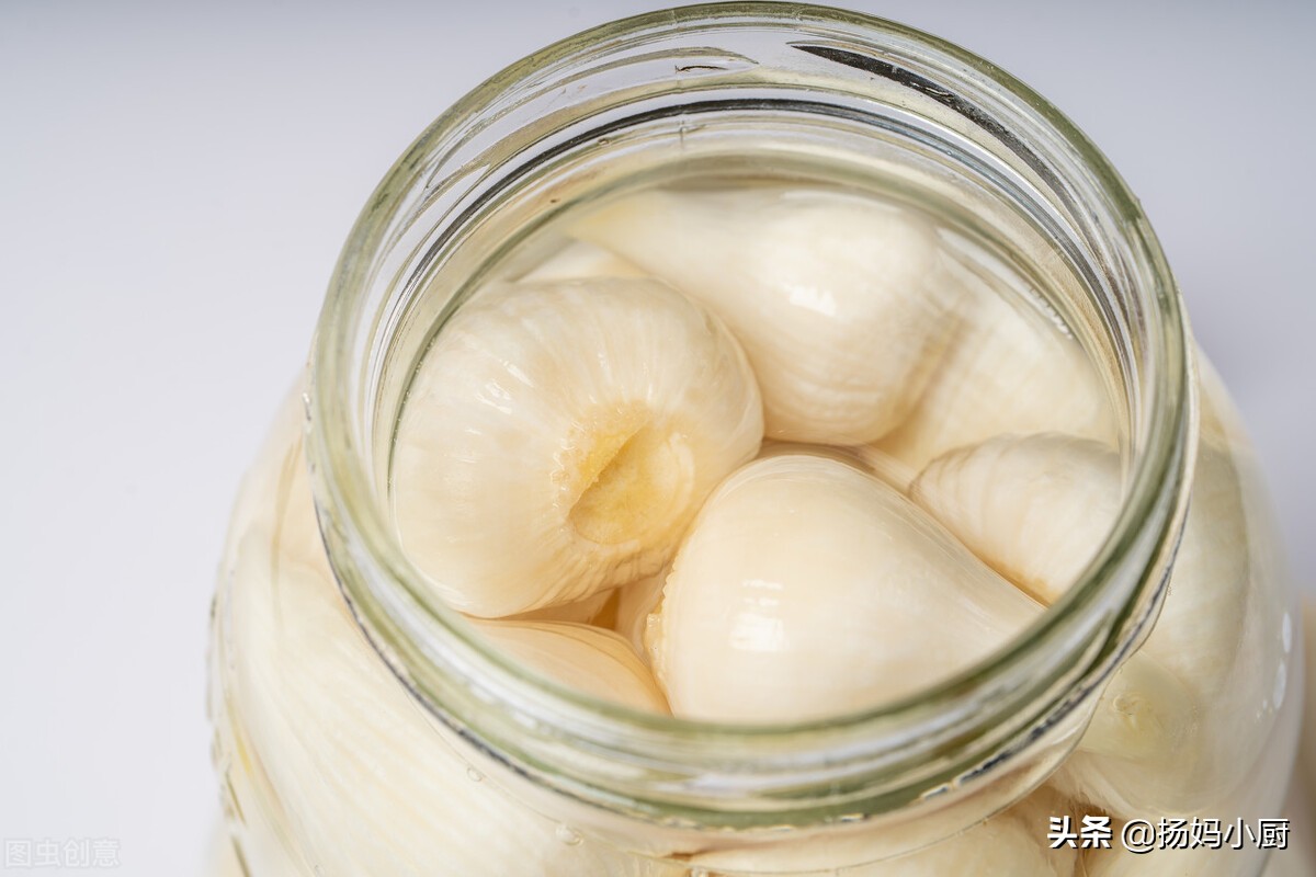 腌蒜10斤用多少盐多少醋多少糖,腌蒜不放糖的方法