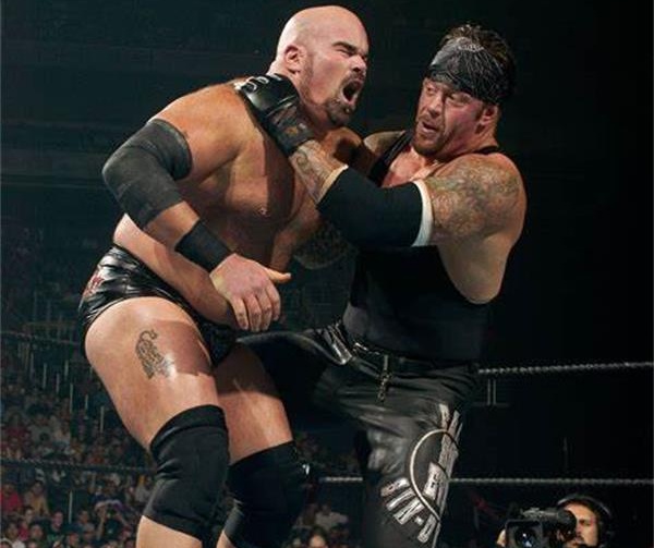 送葬者淘汰巨石强森和大秀哥,wwe送葬者大秀哥