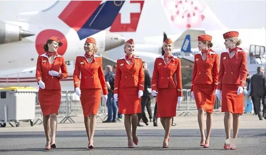 中国国际航空空姐黑白制服,各大航空公司制服照片