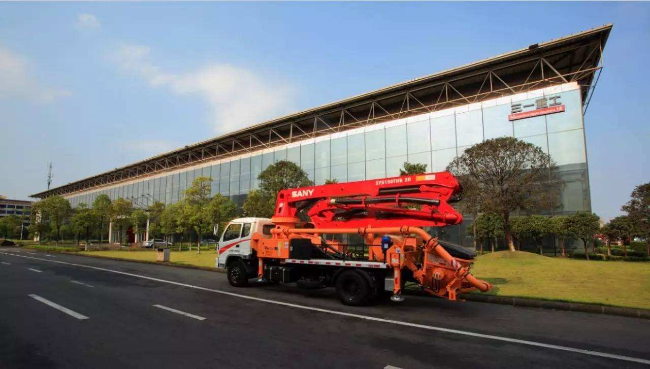 在中国深耕64年，日本挖掘机巨头一家独大，背靠中国成全球第一