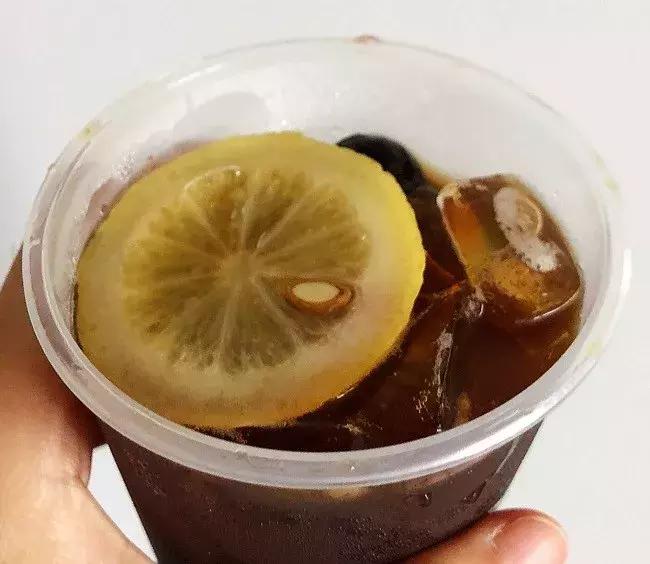 星巴克玩味冰调第二杯半价,星巴克玩味冰调混合一起喝