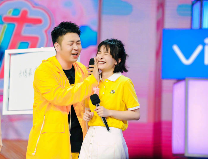 吴昕直播卖t恤400一件原视频,吴昕卖货卖400一件t恤原版视频