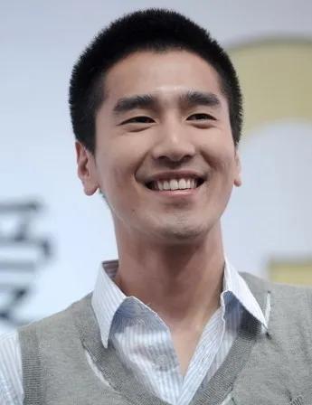 赵又廷的风流情史,靠魅力征服3个女人,娶国民女神获幸福