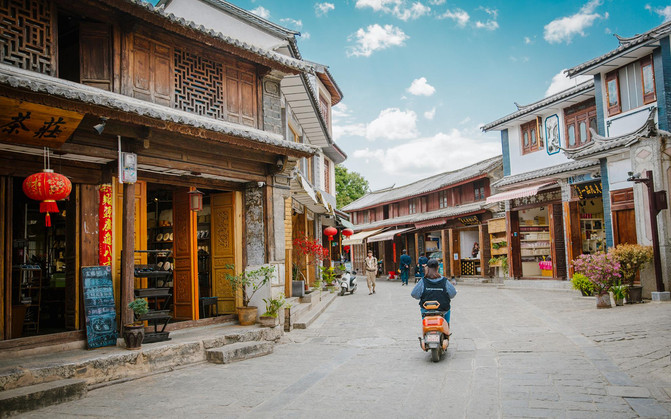 学生自由行去云南旅游划算吗？暑假去云南旅游贵不贵？两个人多少