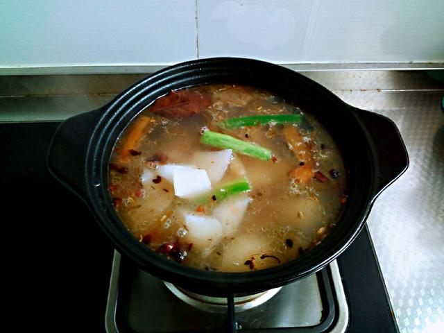 牛骨汤里可以放山药和萝卜吗,牛骨汤可以放当归和萝卜一起吗