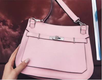 美腻与智慧并存，娱乐圈富婆们的生意经