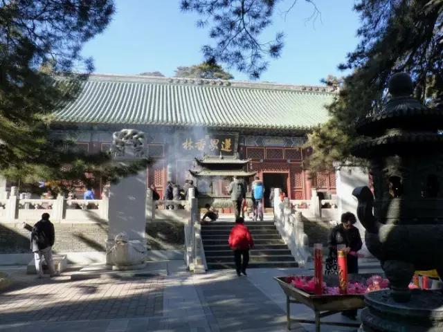 北京有什么寺庙可以烧香拜佛,祈福最好的寺庙北京