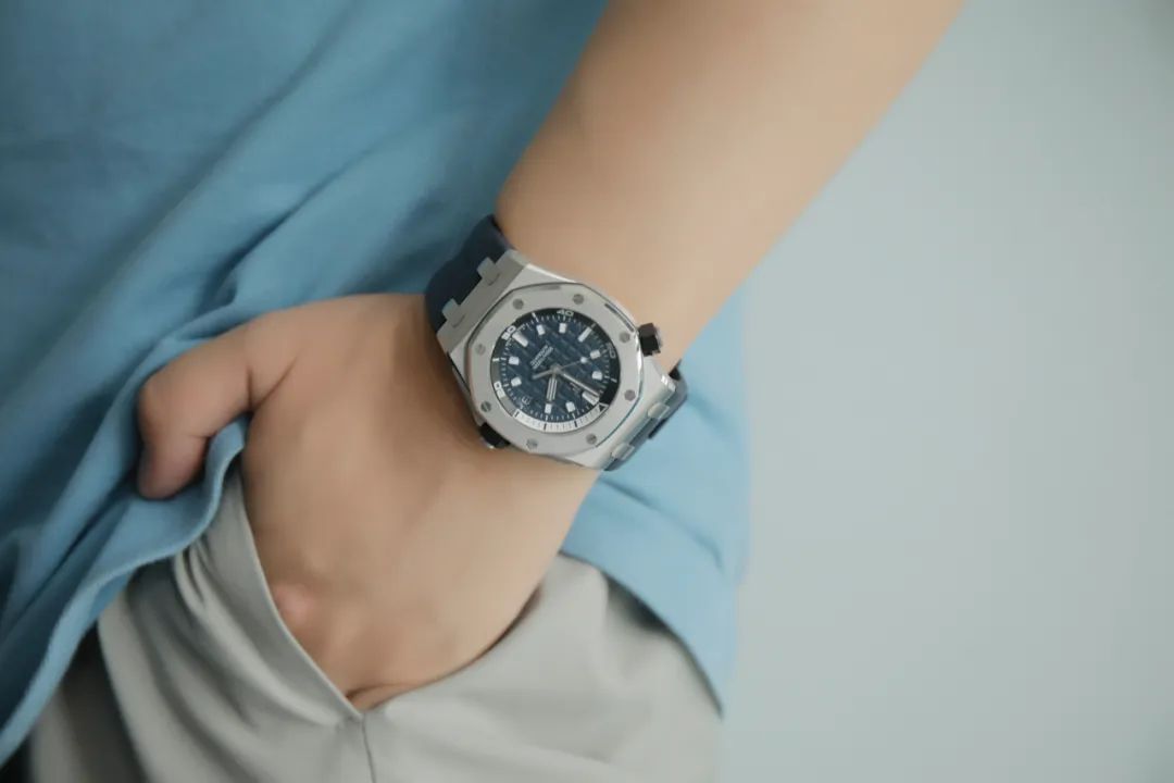 夏天出门戴手表,夏天戴表不好看