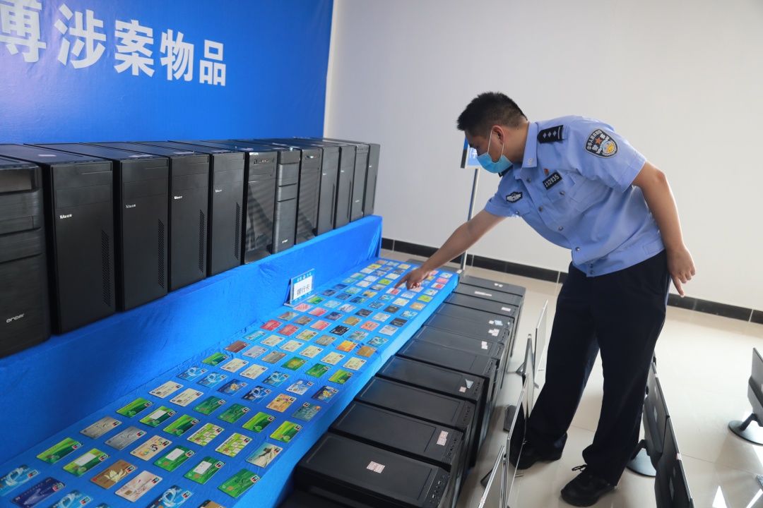 重拳出击打击网络黑手,重拳出击严打网络违法经营