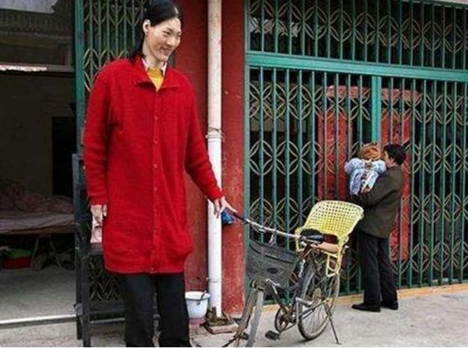 湖南14岁篮球少女,14岁女孩身高2米26加入中国女篮