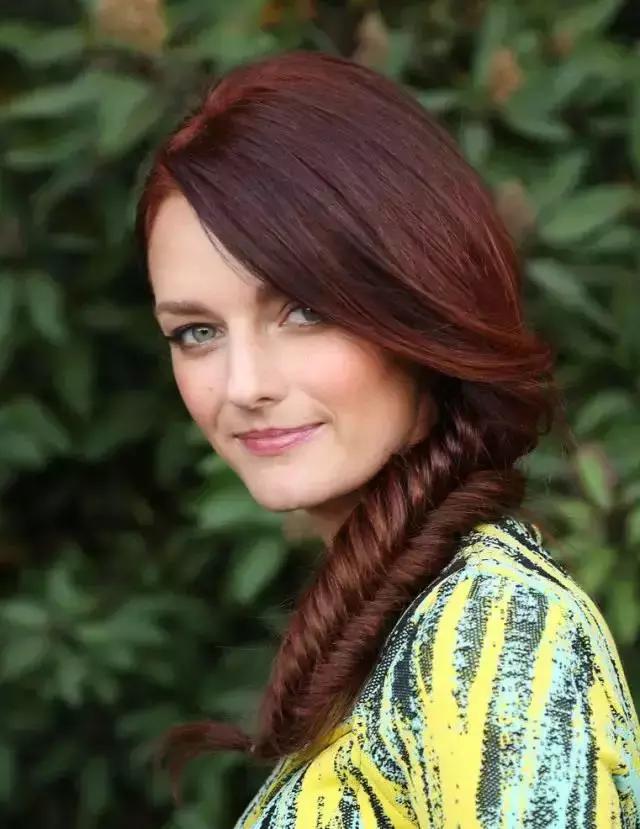 分享3种洋气减龄的扎发造型,俏皮可爱的侧扎发