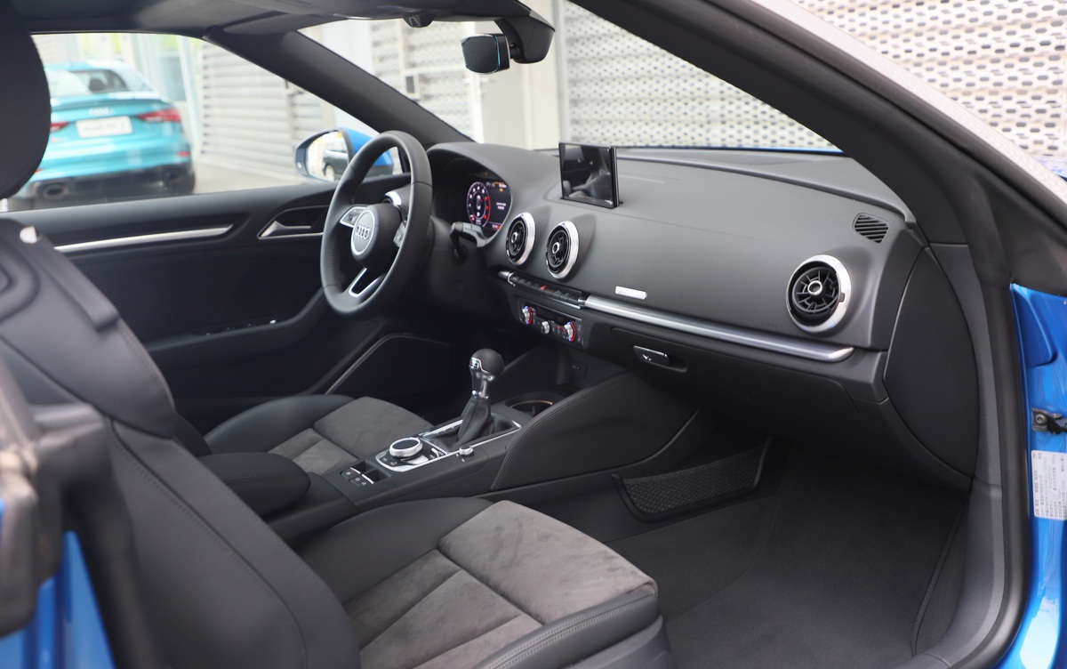 双门四座的顶级豪车,两百万舒适度最好的四座敞篷车