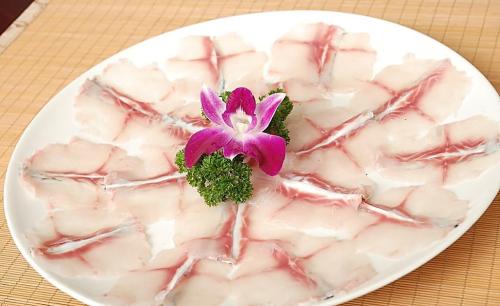 日本吃生鱼片,日本吃生鱼片和中国有什么差异